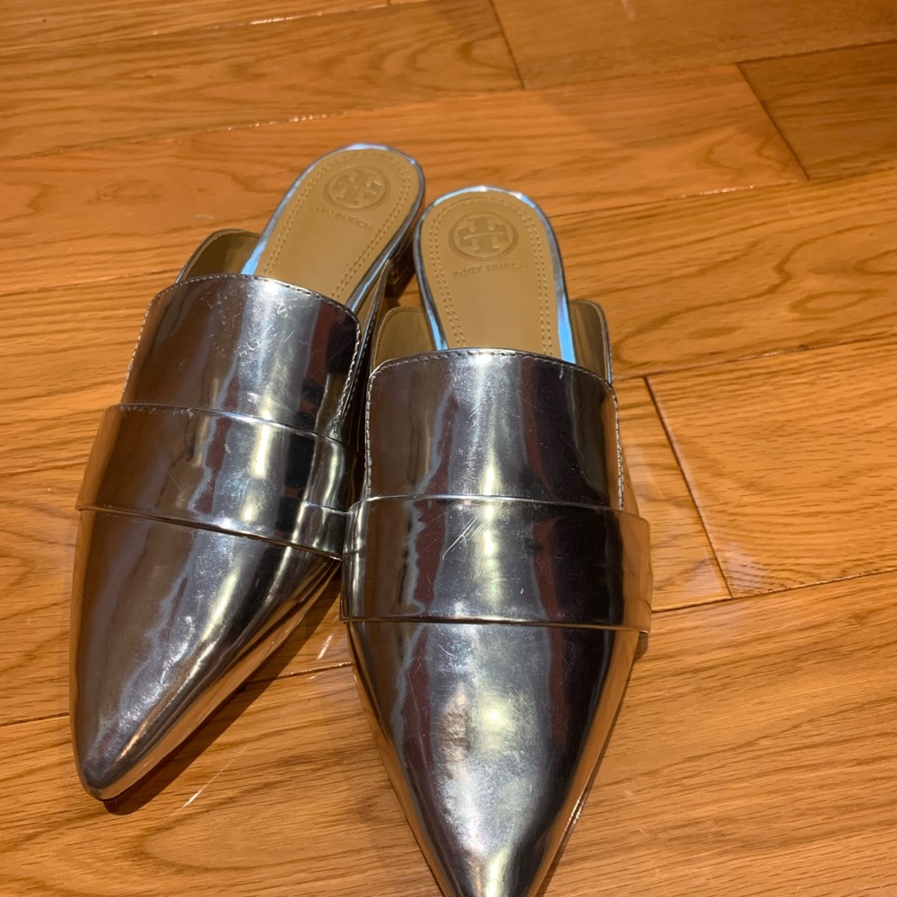 Tory Burch BRAND NEW Rosalind metallic silver